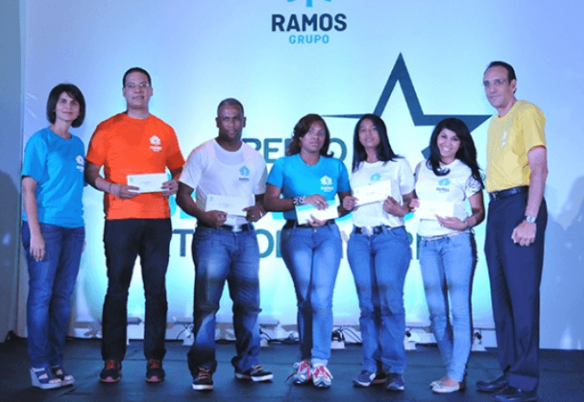Colaboradores reciben Premio al Servicio Extraordinario